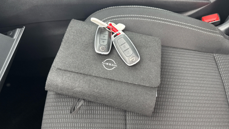 Nissan Qashqai 1.3 DiG-T MH Acenta Premium 5dr Petrol Hatchback